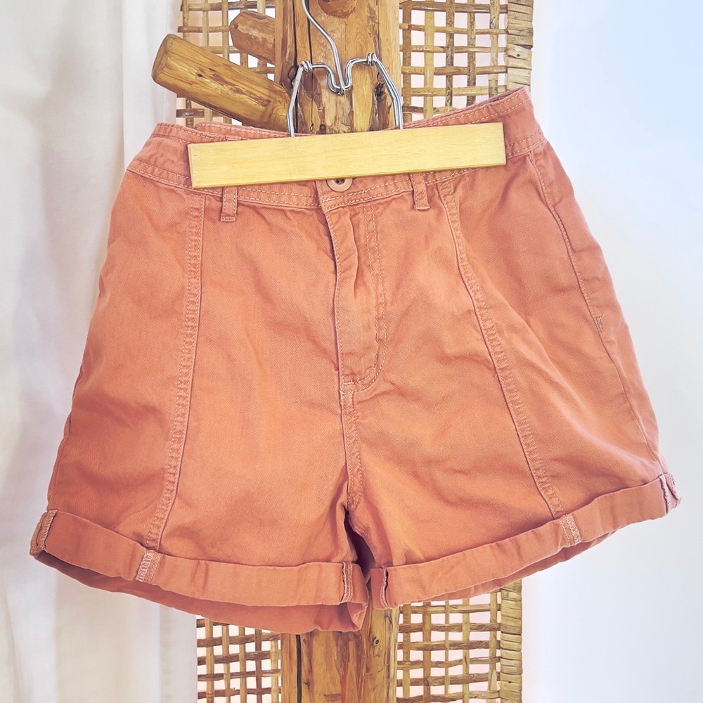 🍑 Peachy orange BDG high rise shorts